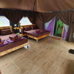 <span lang=th>ห้องเต้นท์พัก 4 ท่าน</span><span lang=en>Quadruple Tented Room</span>