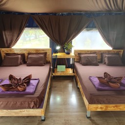 <span lang=th>ห้องเต้นท์พัก 4 ท่าน</span><span lang=en>Quadruple Tented Room</span>